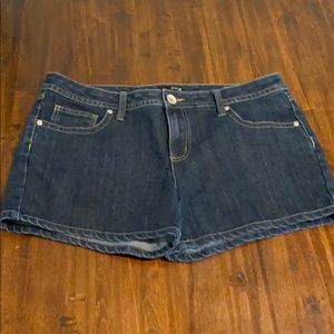 Ladies’ dark wash denim shorts